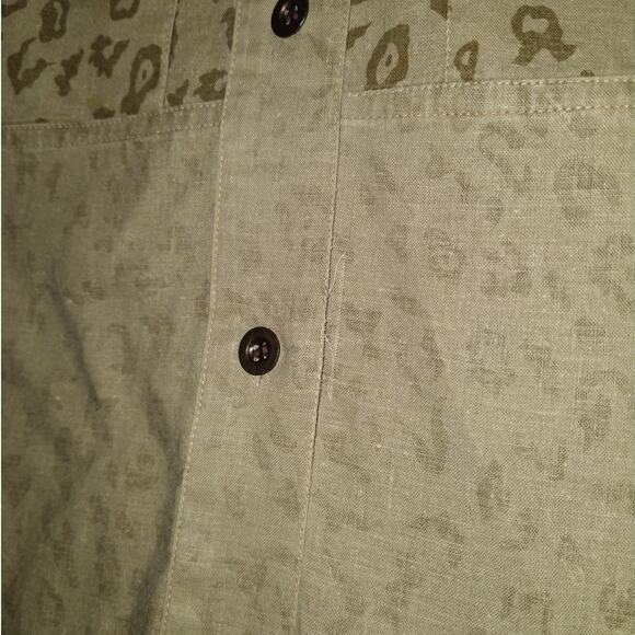 Vintage Baggy Cheetah Print Button Down Shirt size M Green Animal Print Pockets - Picture 3 of 7